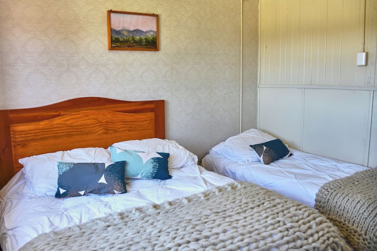 Standard Triple Room, 1 Bedroom, Private Bathroom | 1 bedroom, desk, WiFi (free), bed sheets