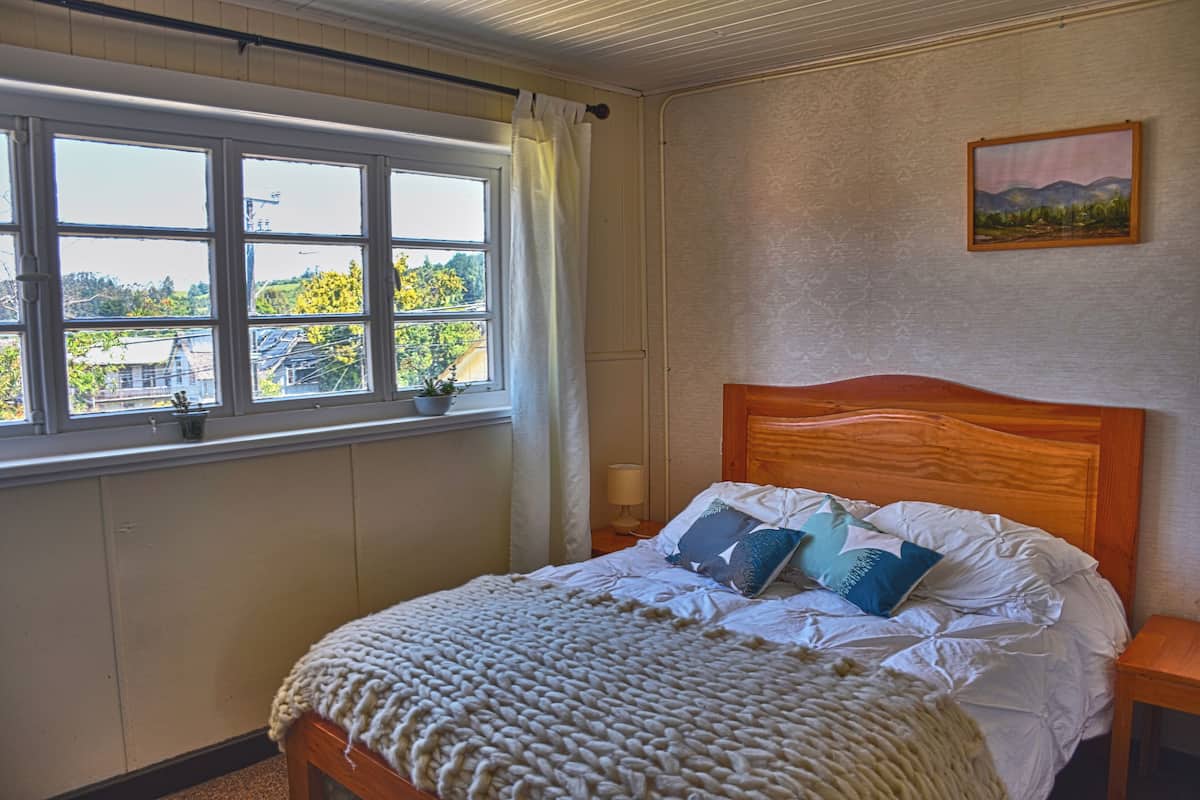 Standard Double Room, 1 Bedroom, Private Bathroom | 1 bedroom, desk, WiFi (free), bed sheets