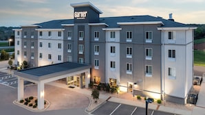 A multi-story hotel with a flat roof, a covered entrance, and a parking area. - Garner Hotel Clarksville Northeast by IHG (Clarksville)