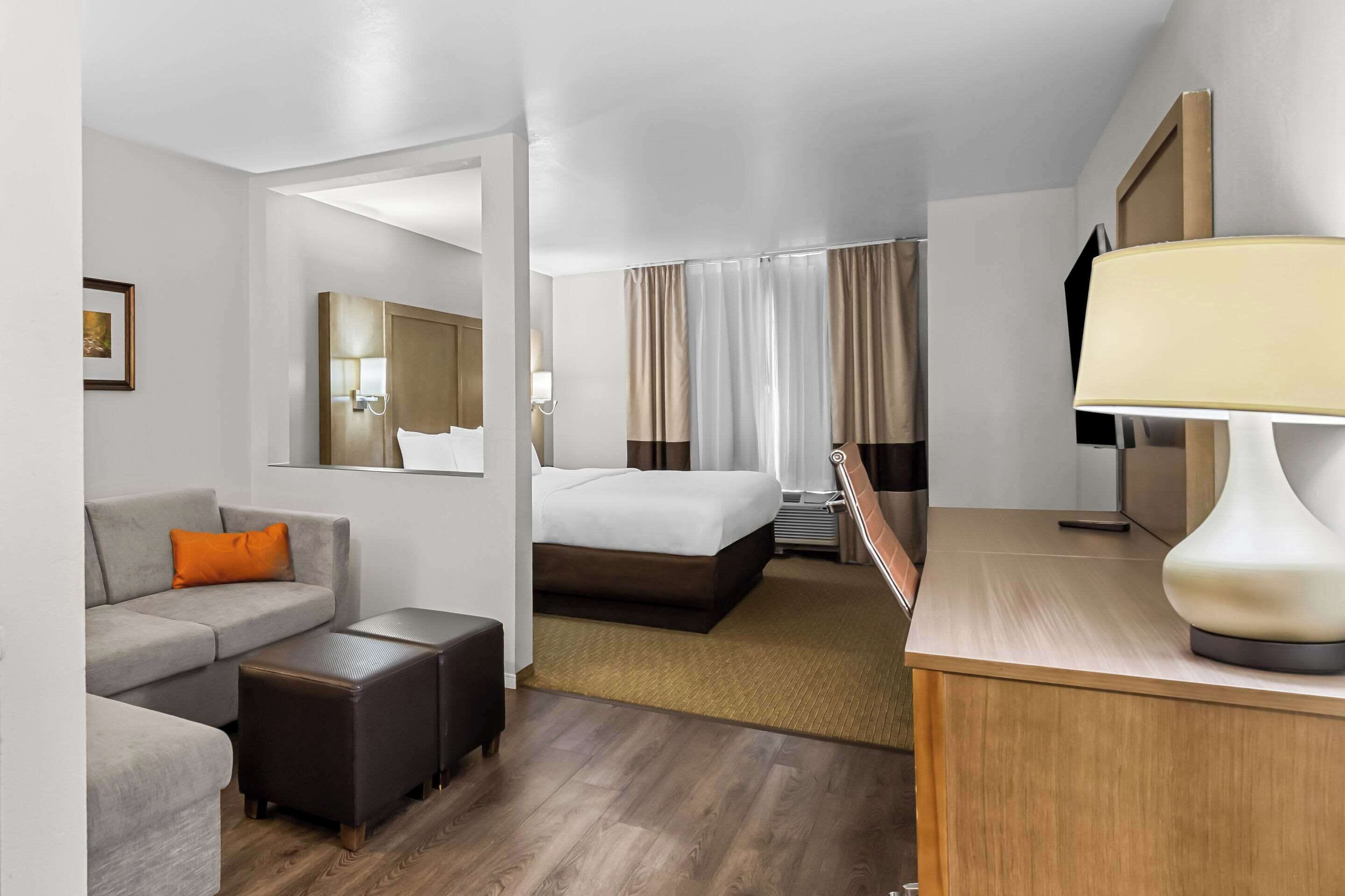 suite, multiple beds, non smoking | desk, blackout curtains, iron/ironing board, free wifi