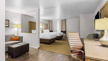 Suite, varias camas, para no fumadores (Upgrade) | Escritorio, cortinas blackout y tabla de planchar con plancha