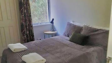 Rumah Standar, 3 kamar tidur (1 Queen, 1 Double, 1 Tri-bunk) | 3 kamar tidur, tirai kedap cahaya, dan setrika/meja setrika