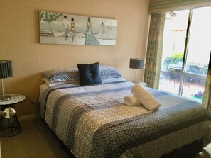 Standard House, 3 Bedrooms (1 Queen, 1 Double, 1 Tri-bunk) | 3 bedrooms, blackout drapes, iron/ironing board, bed sheets - Castlereagh 7 Middleton Beach Albany (Middleton Beach)