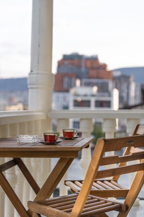 Romantisches Doppelzimmer, 1 Queen-Bett, Balkon, Stadtblick | Ausblick vom Zimmer