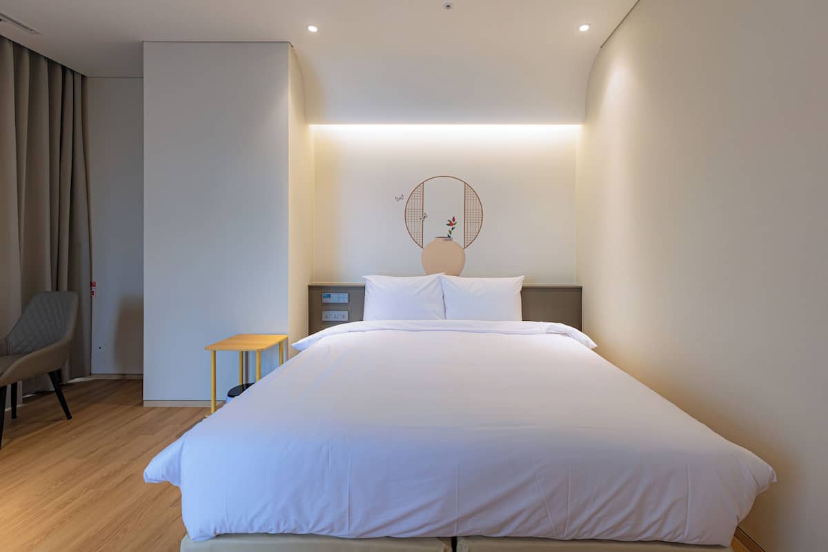Deluxe Double Room, City View | In-room safe, WiFi (free), bed sheets