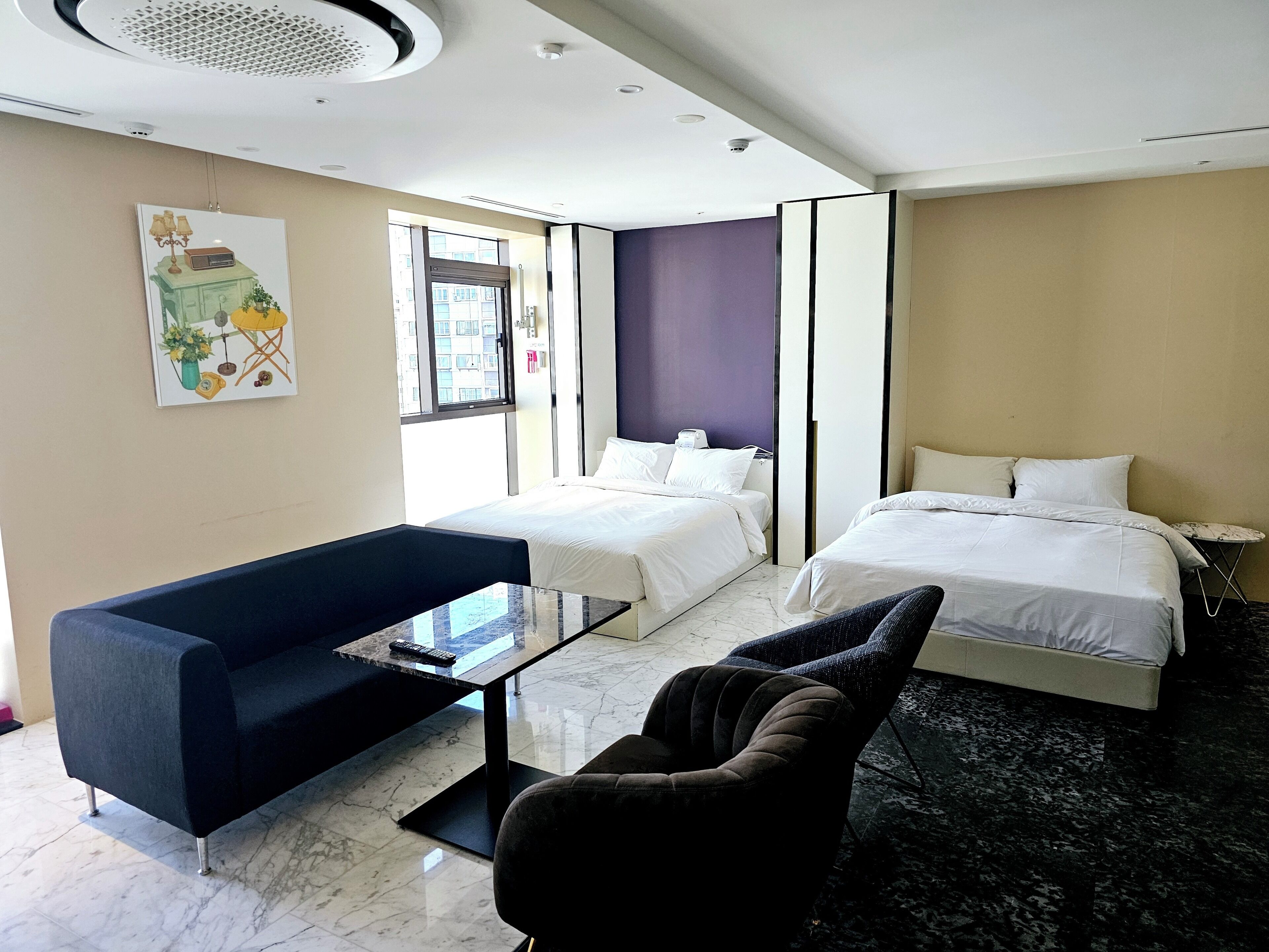 junior suite | in-room safe, free wifi, bed sheets