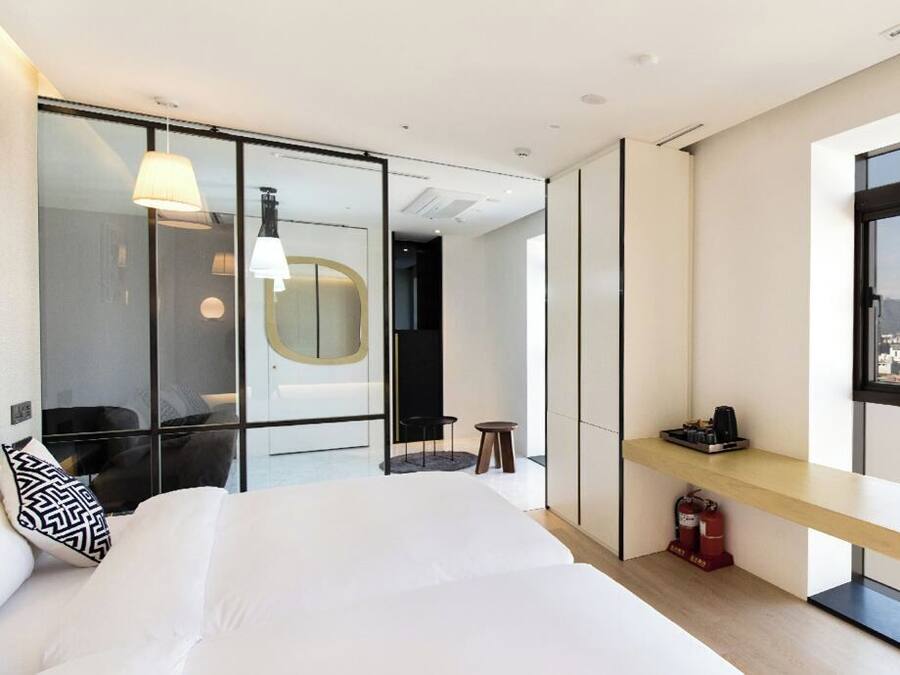 Junior Suite | In-room safe, free WiFi, bed sheets