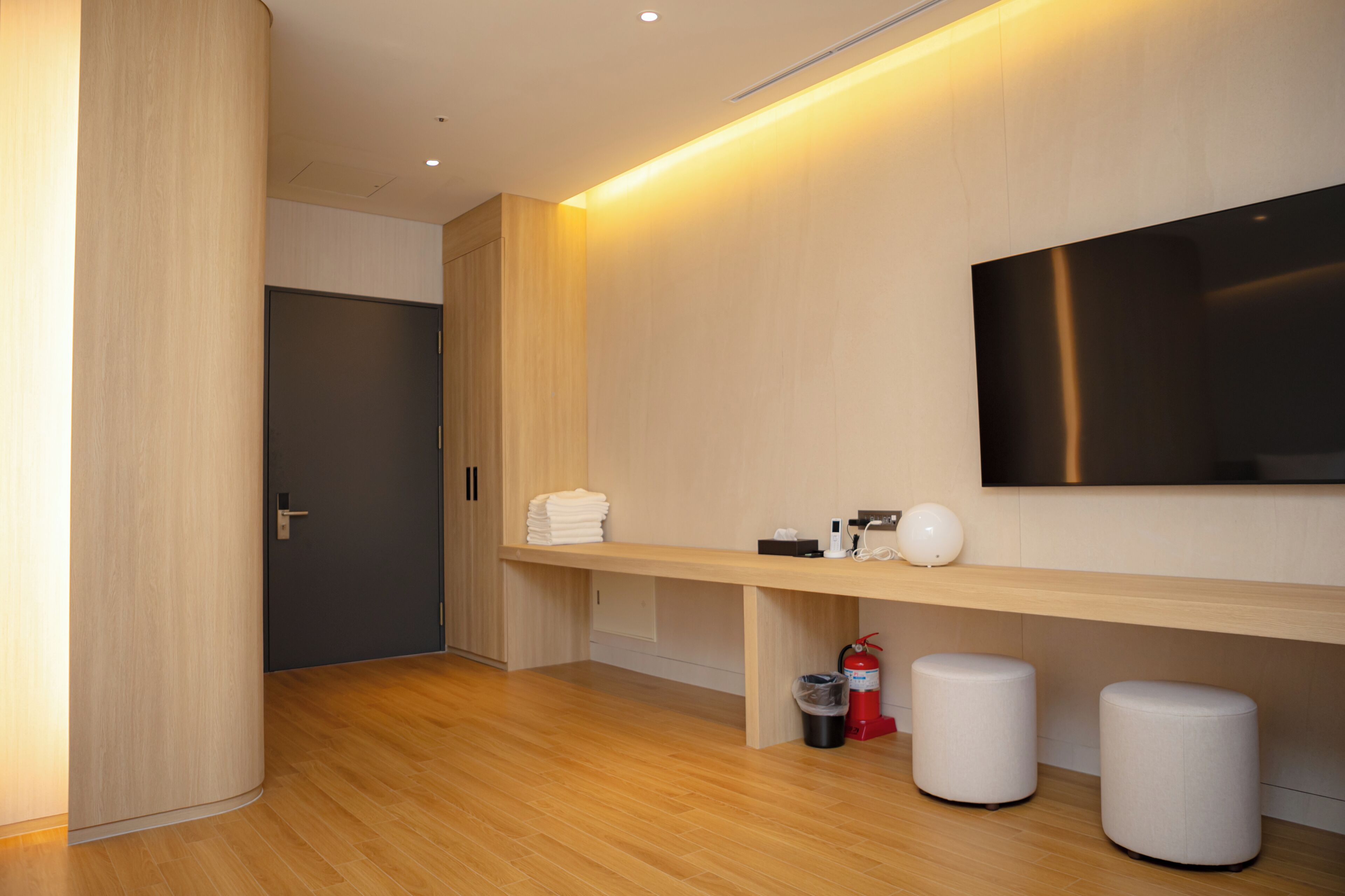 in-room safe, free wifi, bed sheets