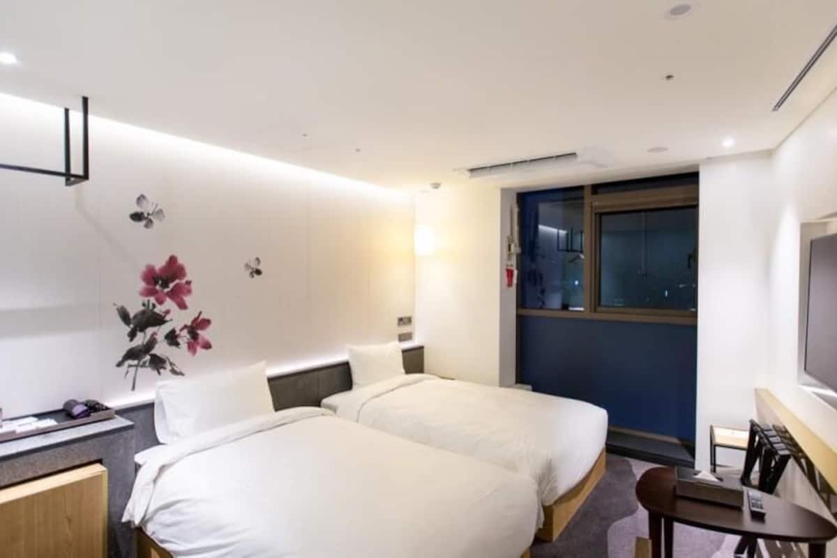 Coffres-forts dans les chambres, Wi-Fi gratuit, draps fournis