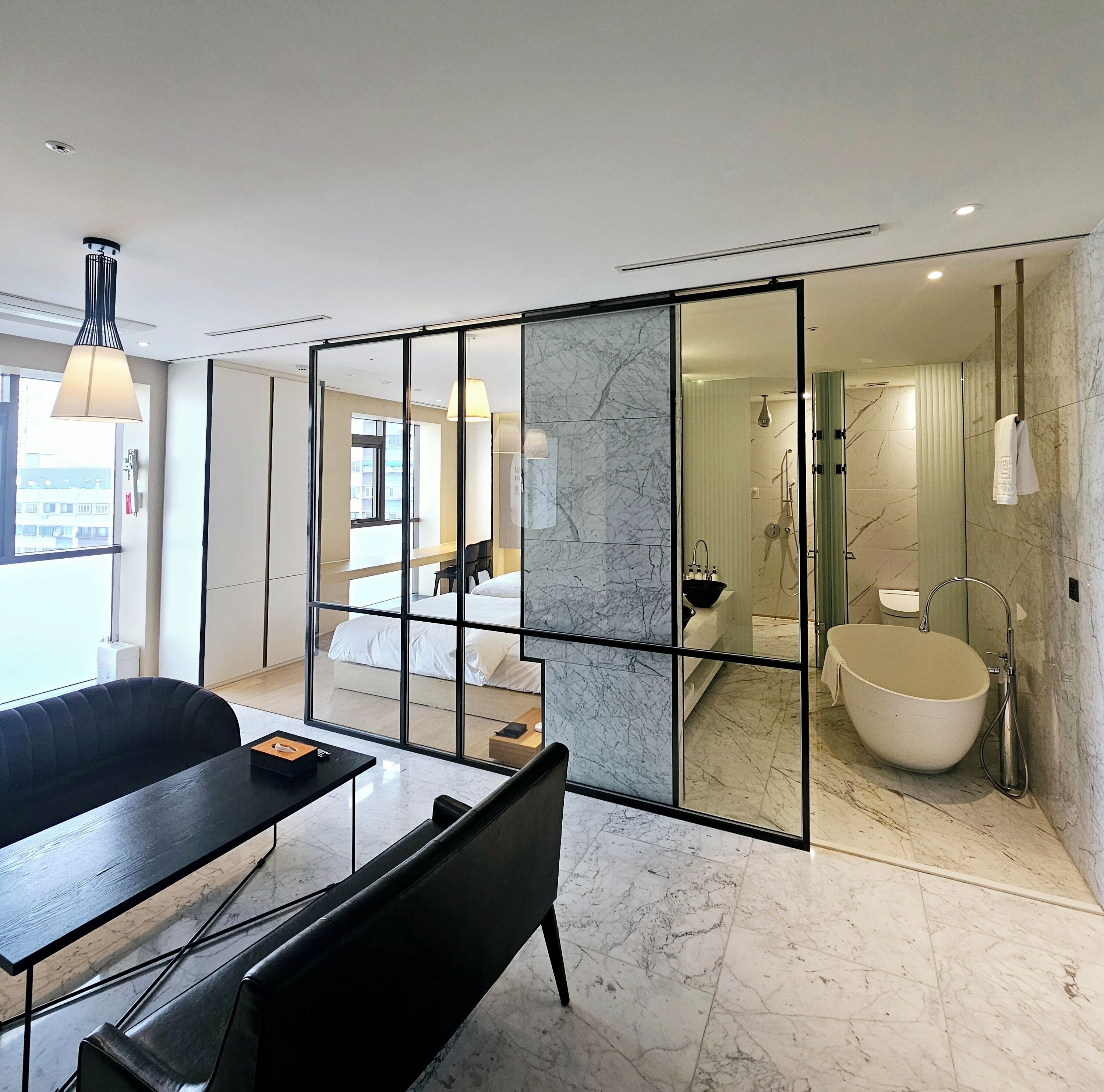 Junior-Suite | Zimmersafe, kostenloses WLAN, Bettwäsche