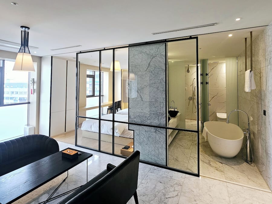 Suite – junior | Safe på rommet, wi-fi (inkludert) og sengetøy