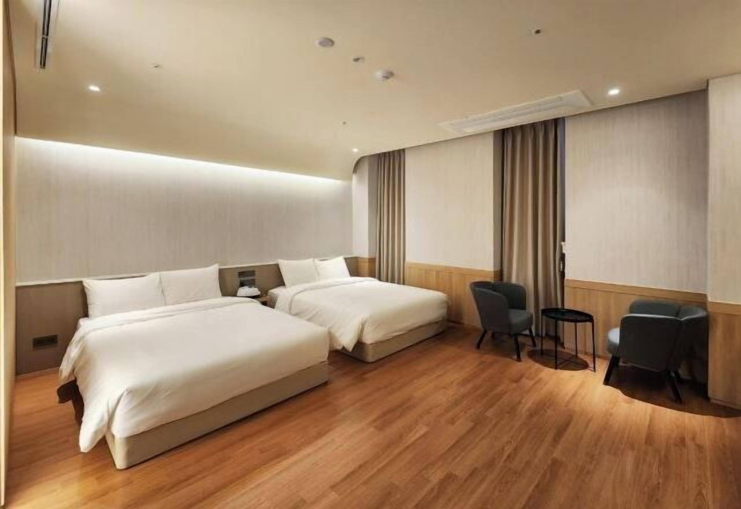 In-room safe, free WiFi, bed sheets