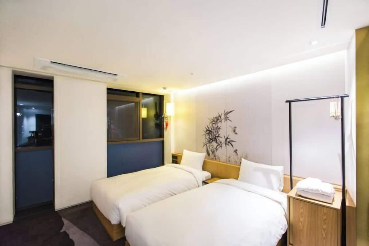 1 dormitori, caixa forta a l'habitació, wifi gratuïta i roba de llit