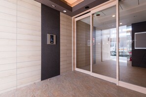 Interior entrance - Bon Apartment (Osaka)