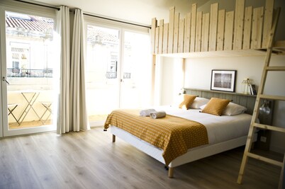 Georges Hostel & Café