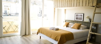 Georges Hostel & Café