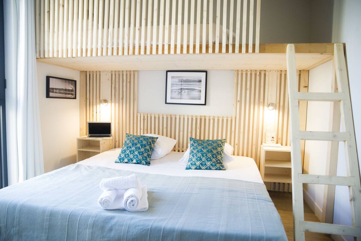 Premium bedding, soundproofing, WiFi (free), individually furnished