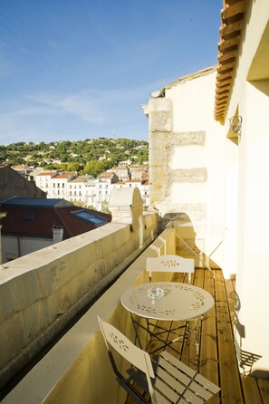 Premium bedding, individually furnished, soundproofing, free WiFi - Georges Hostel & Café (Sète)