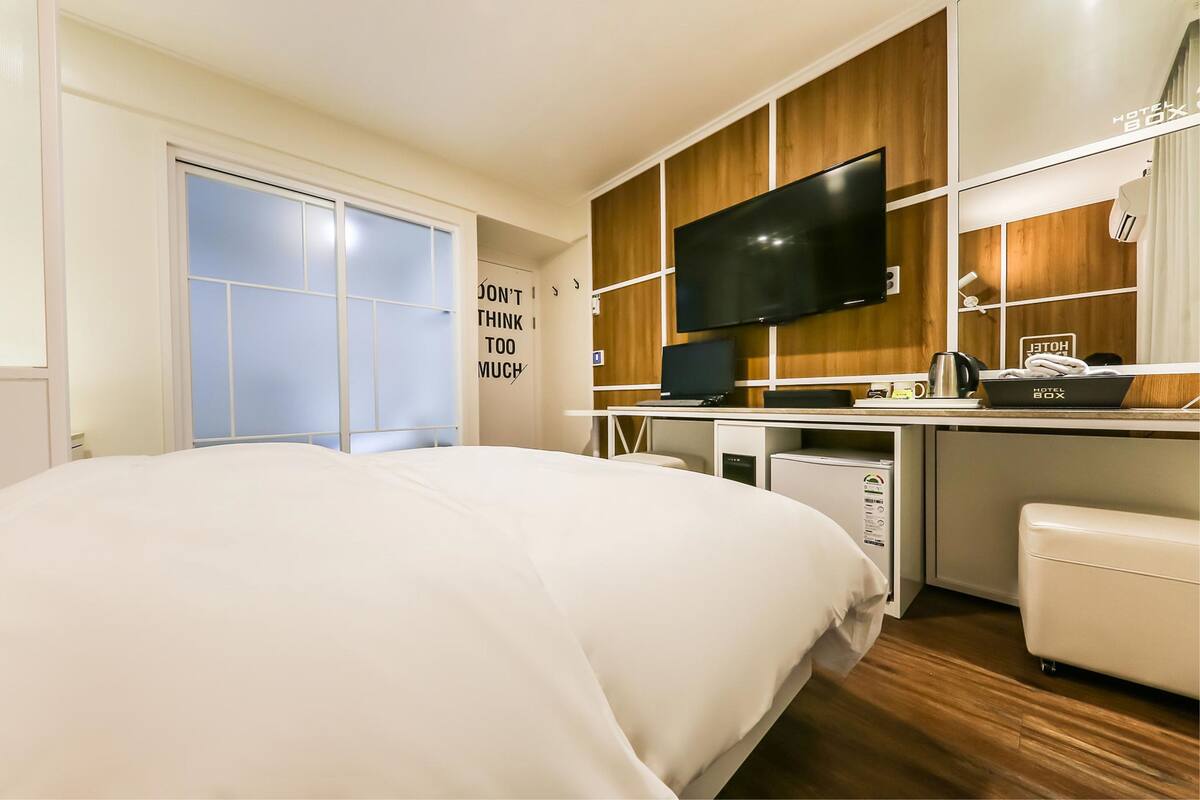 1 Schlafzimmer, hochwertige Bettwaren, Schreibtisch, kostenloses WLAN