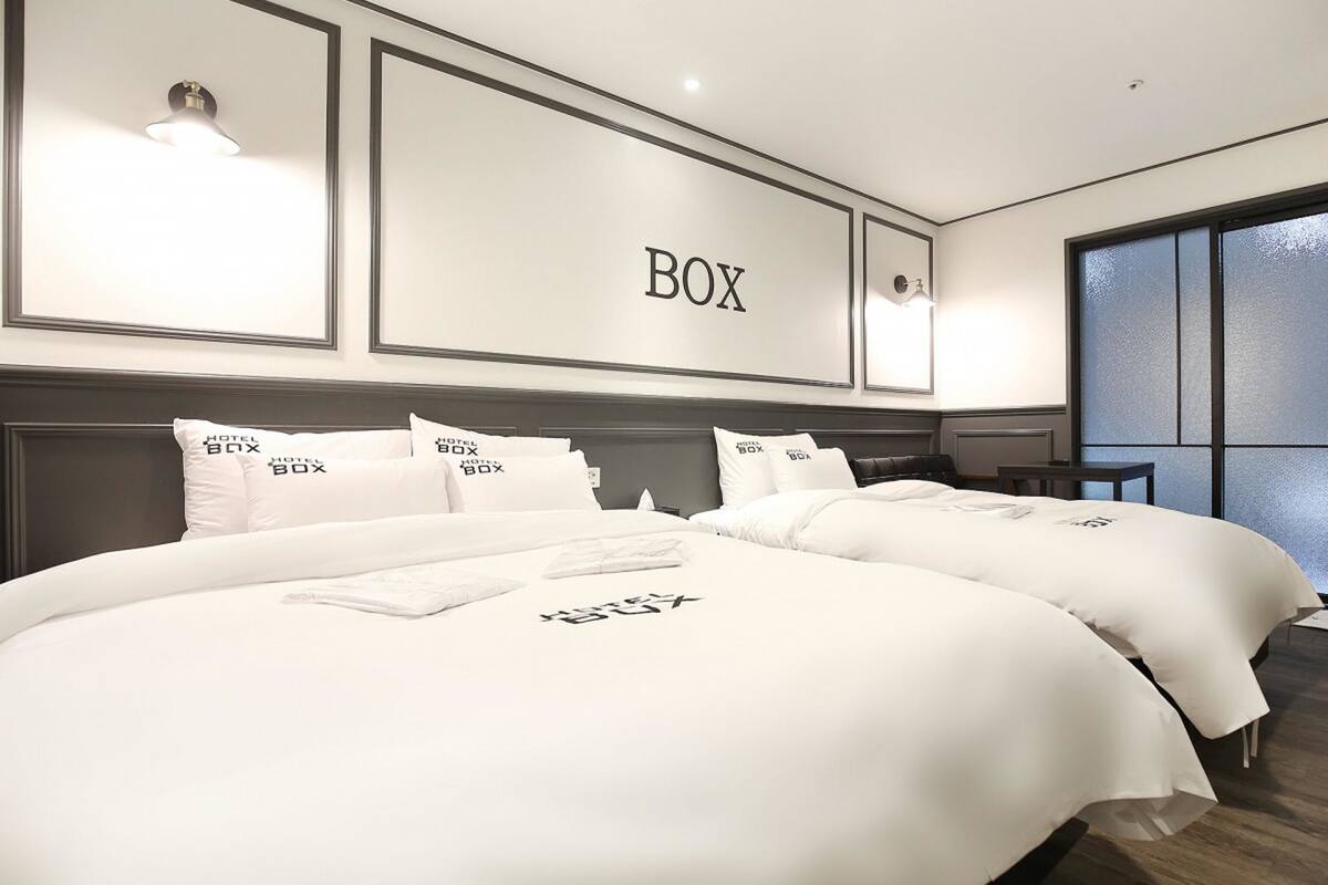 1 Schlafzimmer, hochwertige Bettwaren, Schreibtisch, kostenloses WLAN
