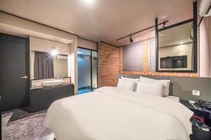 1 habitación, ropa de cama de alta calidad, escritorio y wifi gratis 