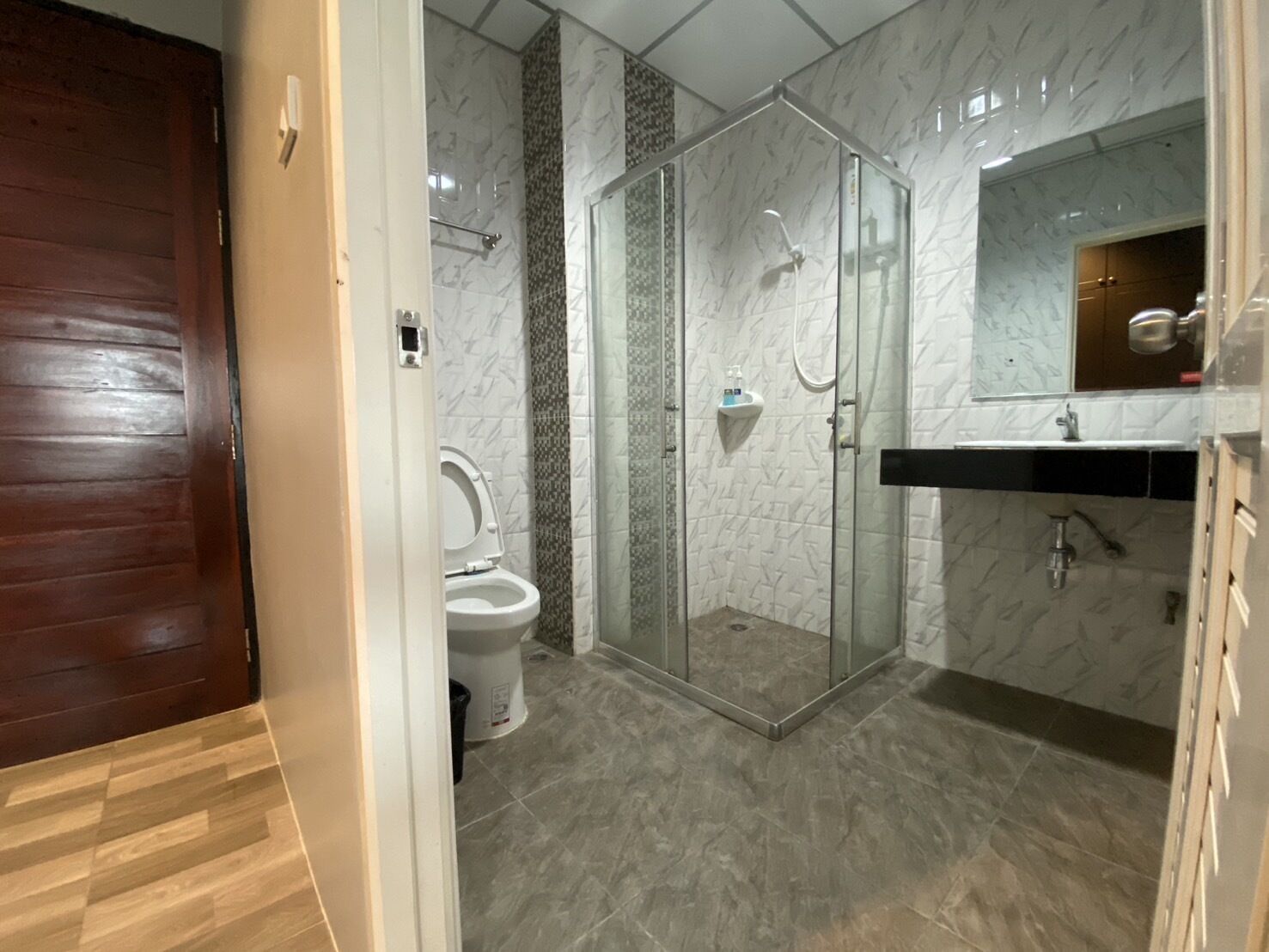 deluxe triple room | bathroom | shower, free toiletries, hair dryer, towels