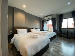 Desk, free WiFi, bed sheets - Grand Inter Hotel (Samut Sakhon)