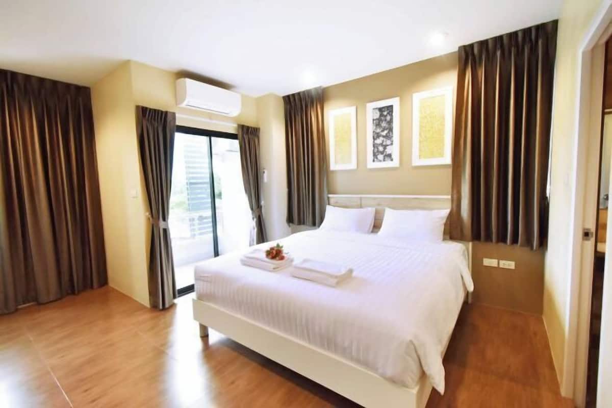 1 bedroom, desk, free WiFi, bed sheets