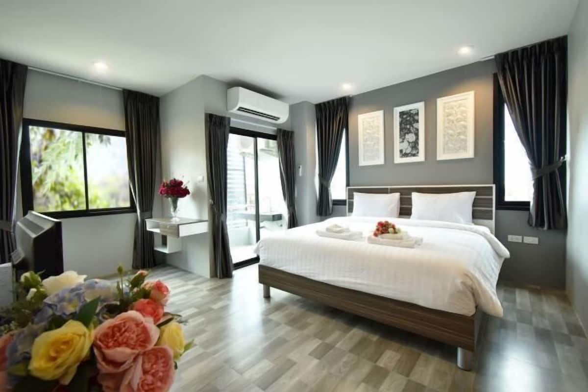 1 bedroom, desk, free WiFi, bed sheets