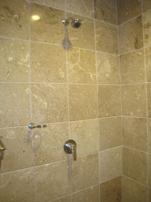 2 Bedrooms Standard Apartment | Bathroom | Towels - Baan Puri Apartment by PIPS (Choeng Thale)