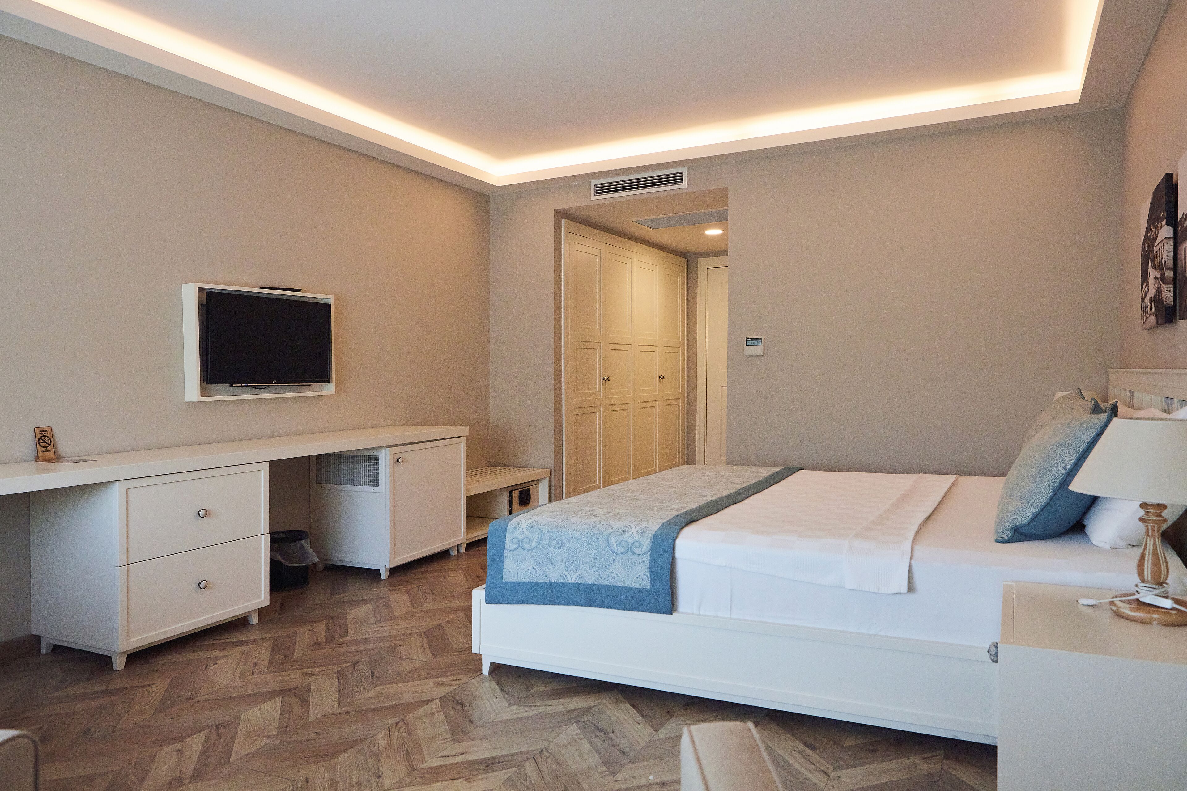 deluxe double room | 1 bedroom, memory-foam beds, minibar, in-room safe
