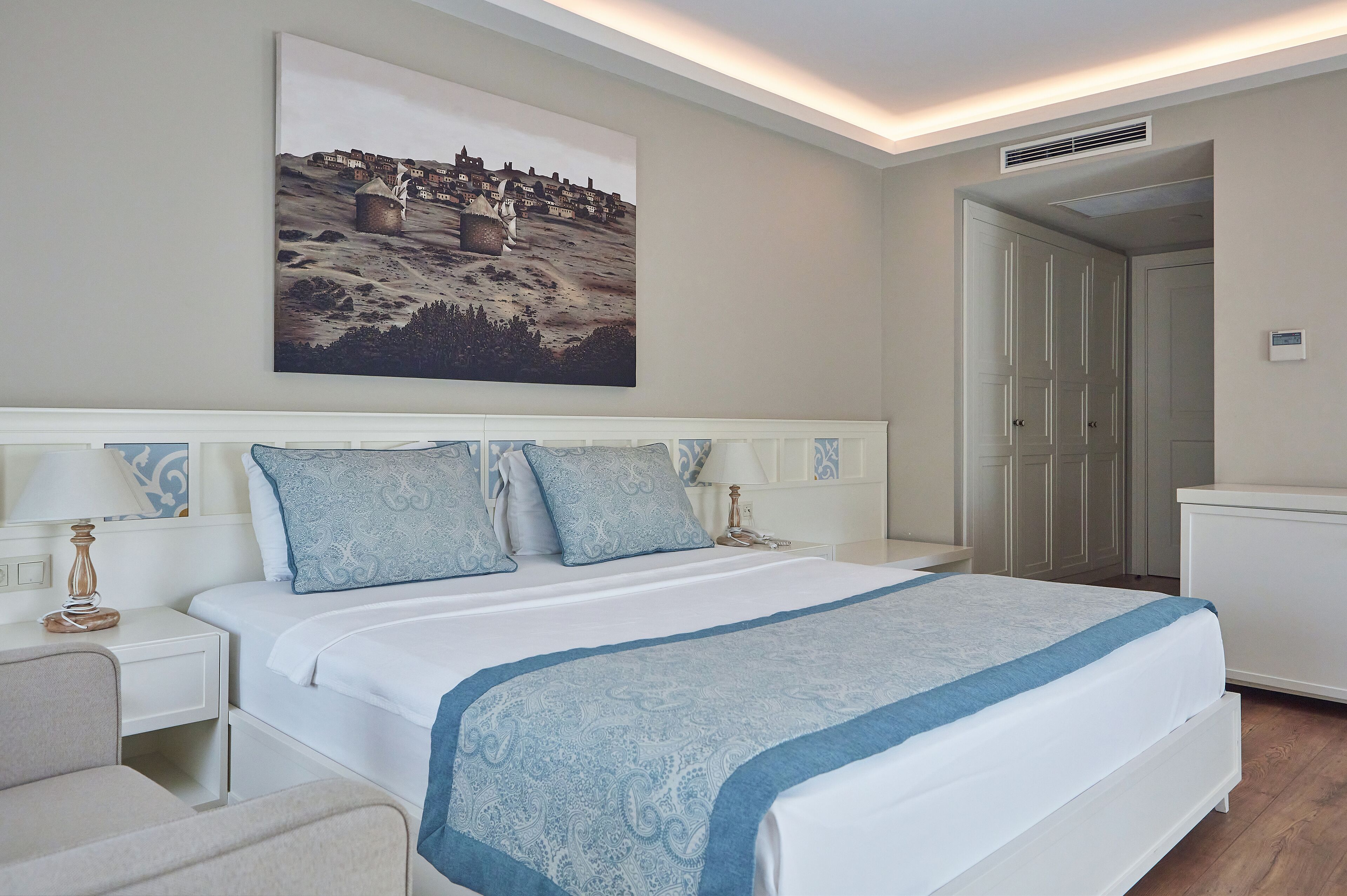 superior corner room | 1 bedroom, memory-foam beds, minibar, in-room safe