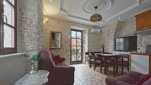 Unclassified image, 3 of 28, button - Wine house old town apartments (Kotor)