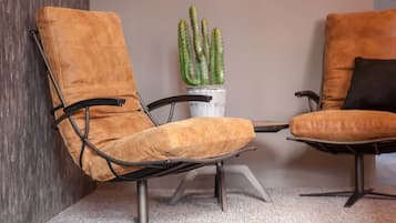 Basic-Apartment | Allergikerbettwaren, Zimmersafe, Schreibtisch, Verdunkelungsvorhänge