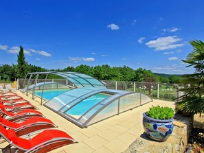 Outdoor pool, open 10:00 AM to 7:00 PM, pool umbrellas, sun loungers - Les Chenes Rouges (Veyrines-de-Domme)