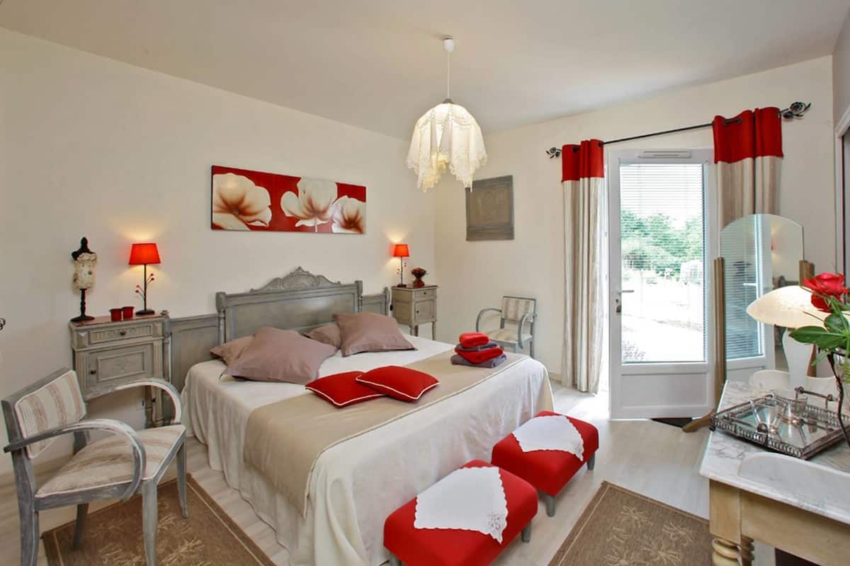 Double Room (Les Milandes) | Premium bedding, individually decorated, individually furnished