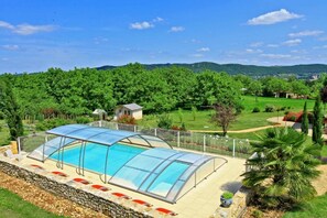 Outdoor pool, open 10:00 AM to 7:00 PM, pool umbrellas, sun loungers - Les Chenes Rouges (Veyrines-de-Domme)
