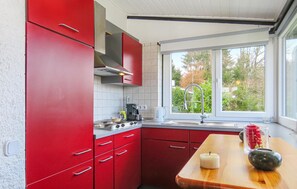 Réfrigérateur, micro-ondes, plaque de cuisson, lave-vaisselle