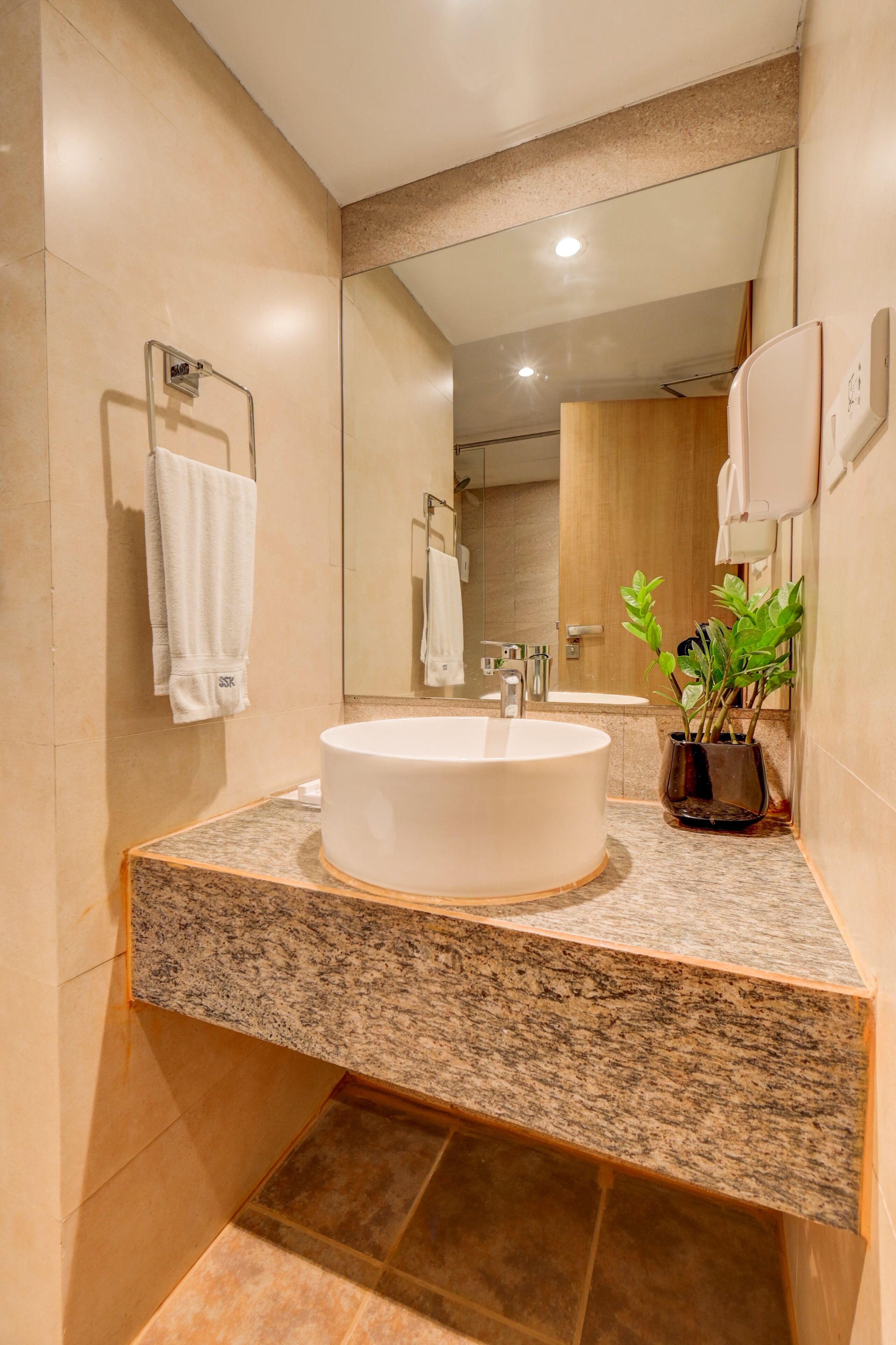 Premium Room, 1 Double Bed, Non Smoking | Bathroom | Slippers, towels