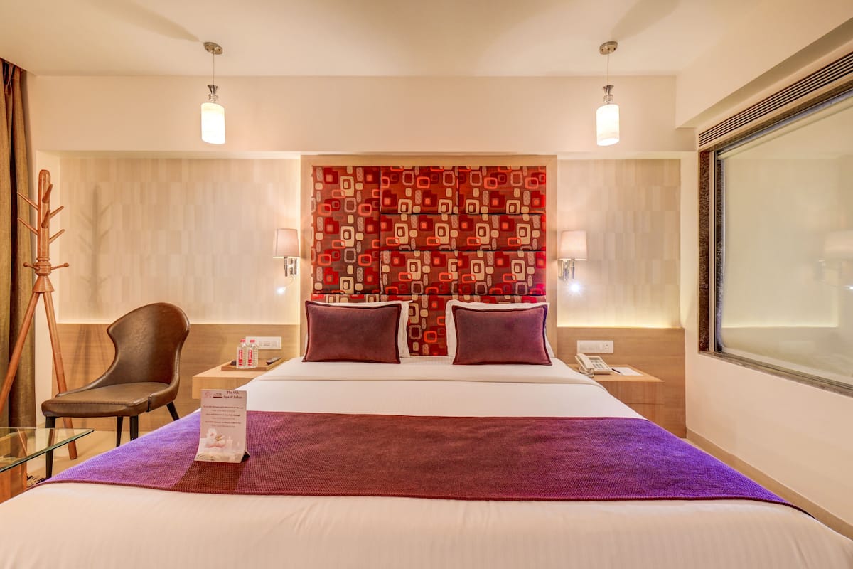 Suite | 1 bedroom, in-room safe, desk, iron/ironing board