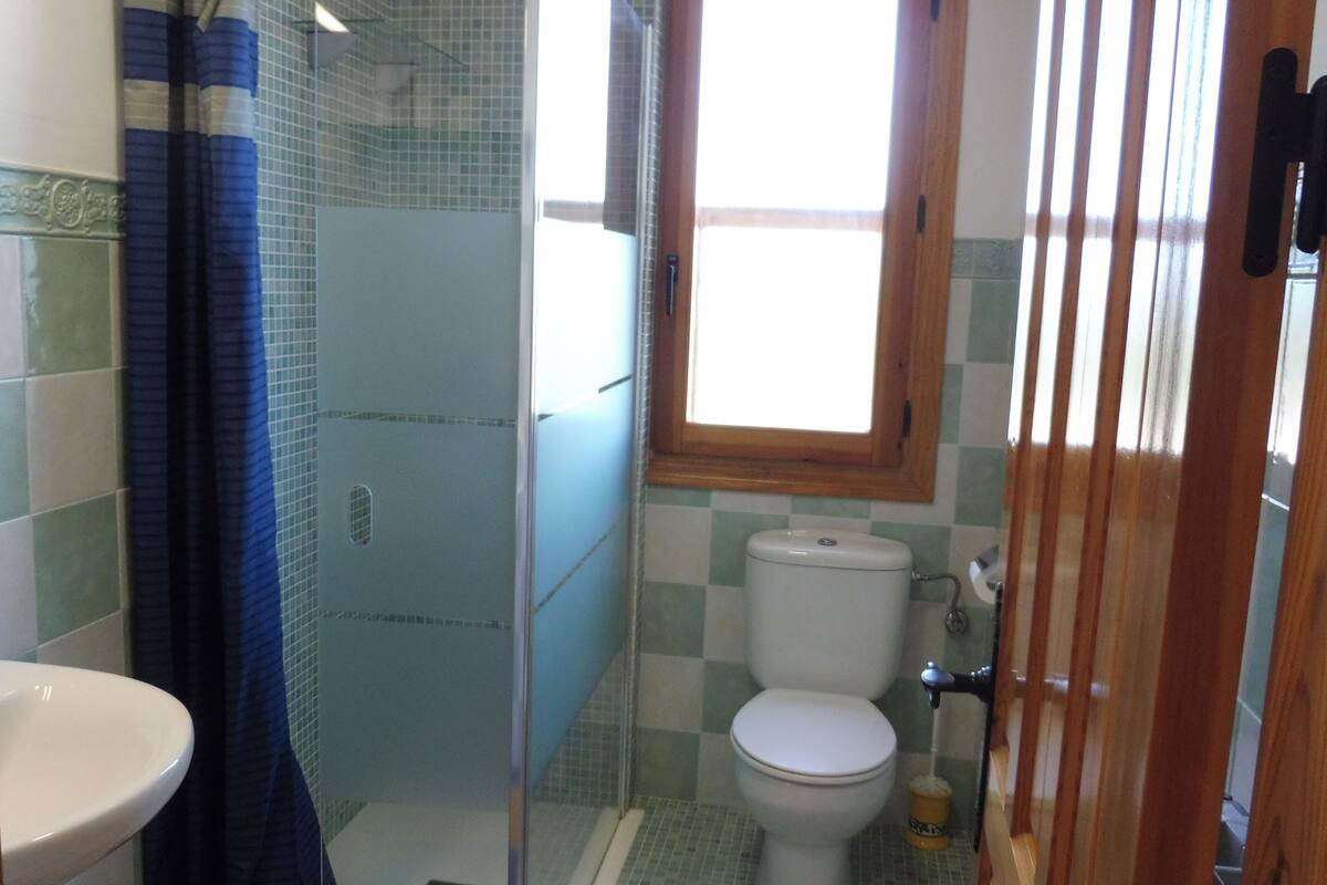 House, 2 Bedrooms | Bathroom | Shower, rainfall showerhead, towels