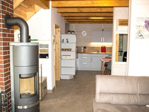 Televisión y chimenea