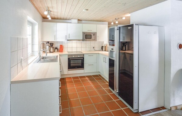 Fridge, stovetop, dishwasher, coffee/tea maker