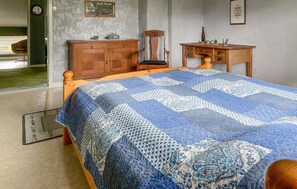 3 bedrooms, travel cot, free WiFi - 3 bedroom nice home in Kalv (Kalv)