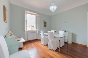 Lobby sitting area - Central View Suite (Florence)