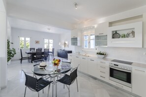 Villa, 4 chambres | Cuisine privée