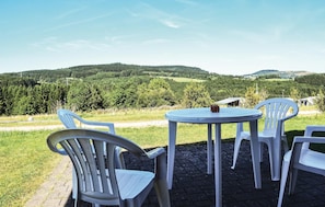 Outdoor dining - Lovely home in Gerolstein with WiFi (Gerolstein)