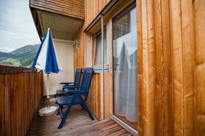 Unclassified image, 4 of 18, button