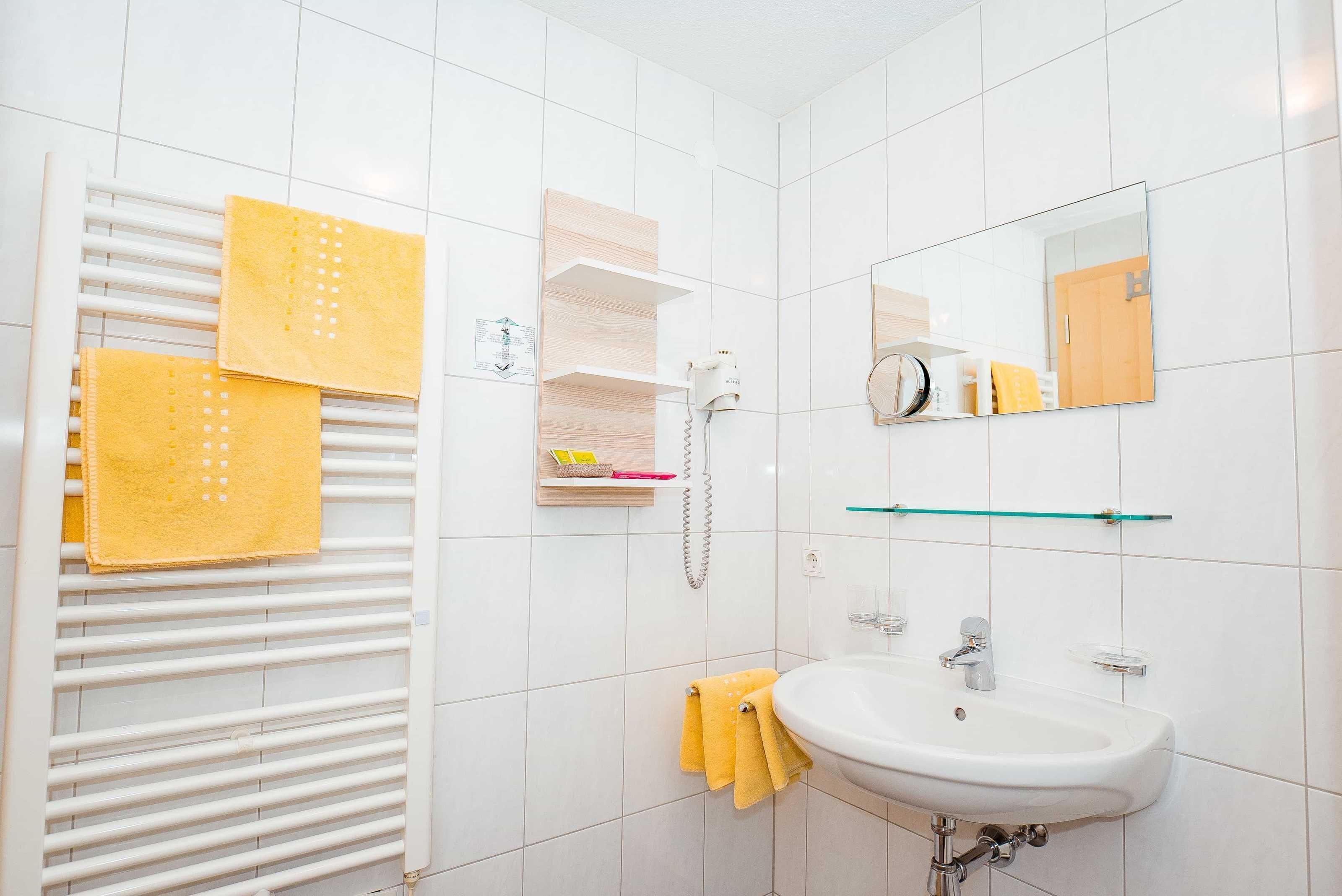 Dusche, Haartrockner, Handtücher