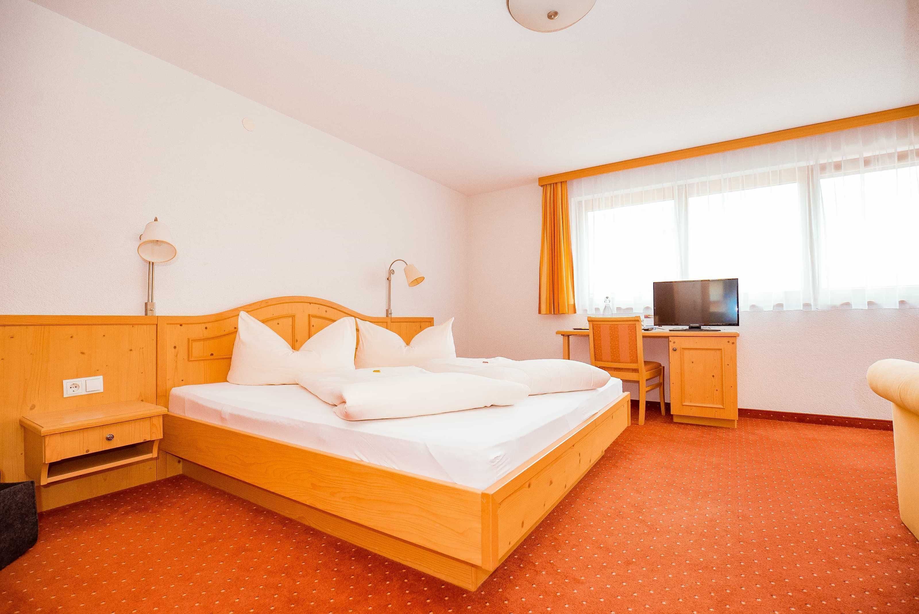 2 間睡房、書桌、可攜式嬰兒床、Wi-Fi